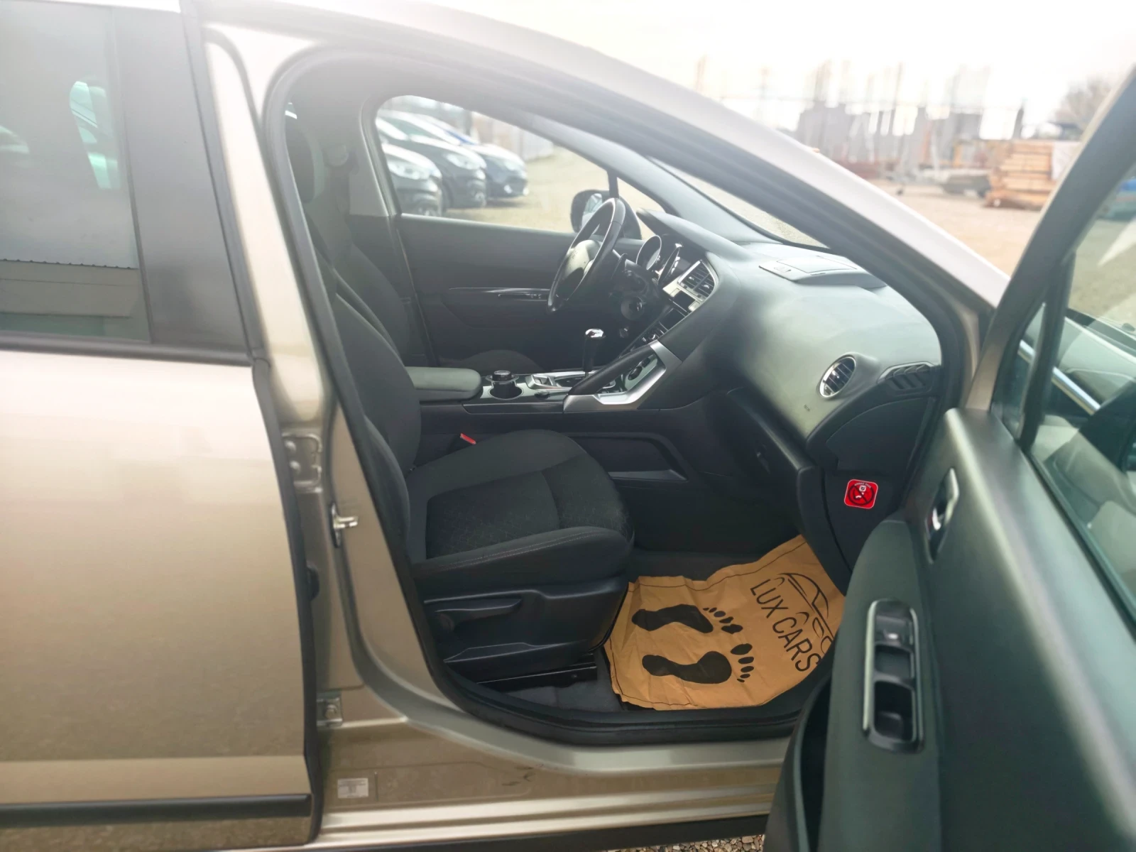 Peugeot 3008 E-HDI* Facelift* TOP* ШВЕЙЦАРИЯ* FULL, снимка 13 - Автомобили и джипове - 54087551