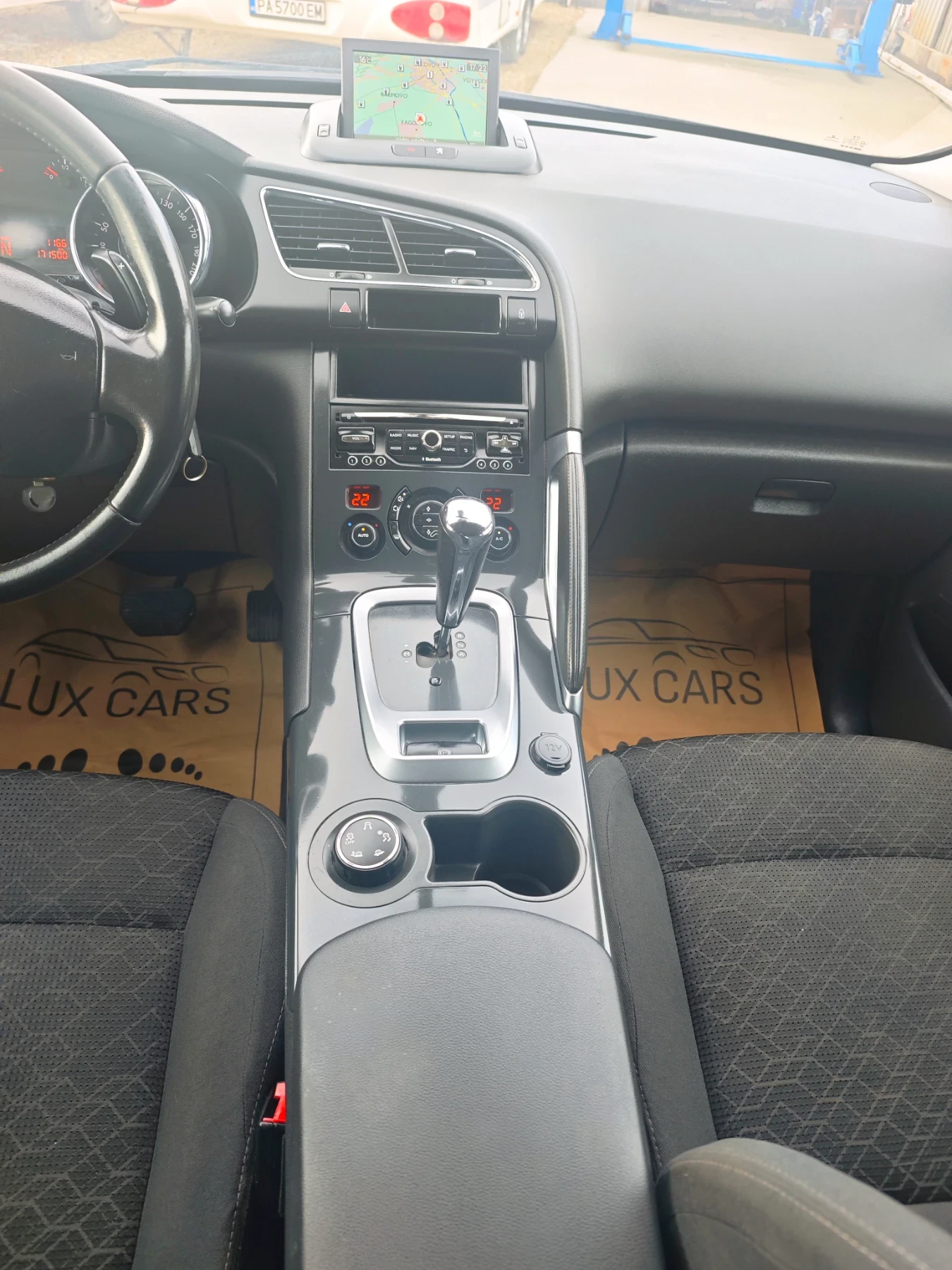 Peugeot 3008 E-HDI* Facelift* TOP* ШВЕЙЦАРИЯ* FULL, снимка 8 - Автомобили и джипове - 54087551