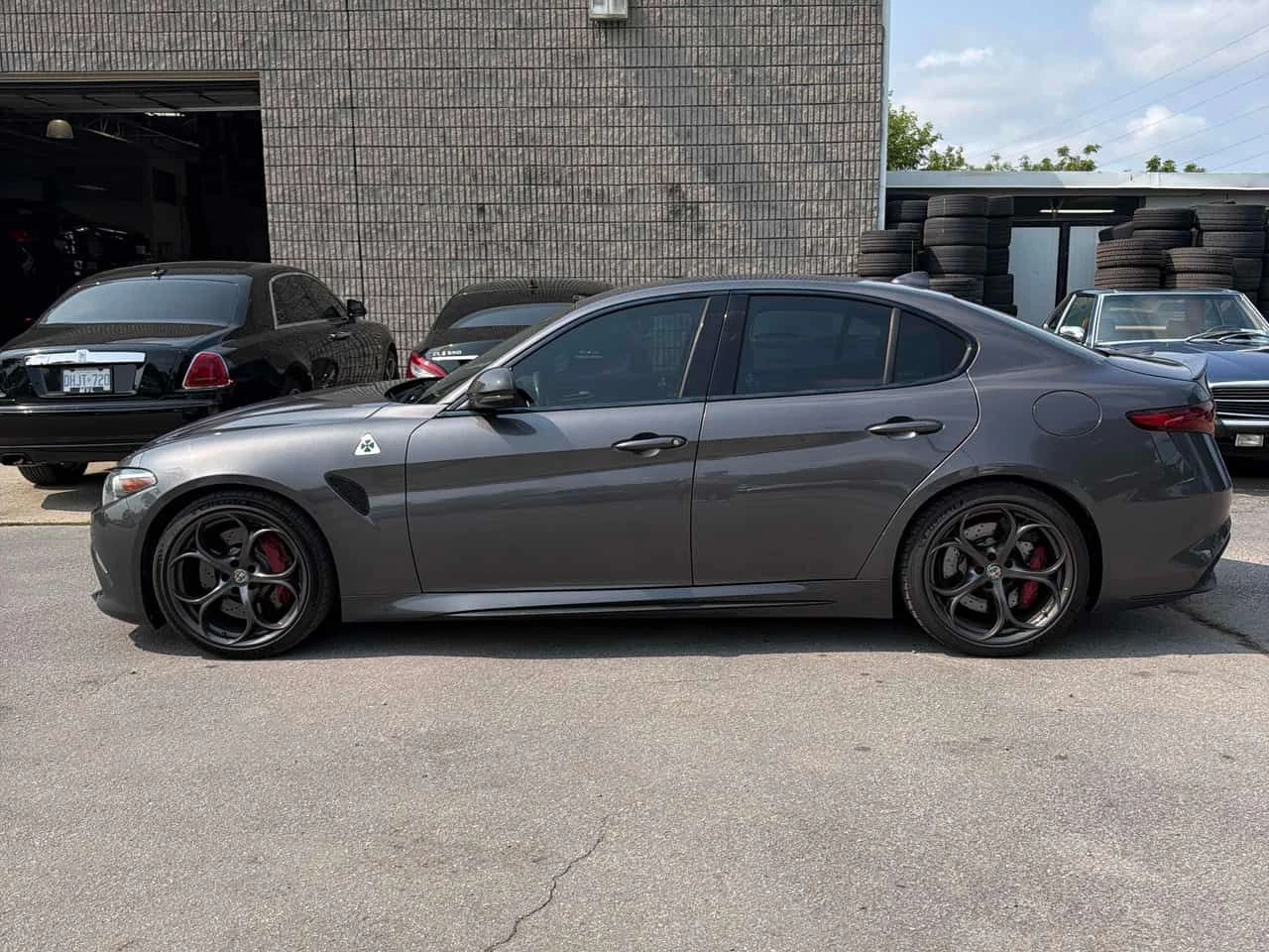 Alfa Romeo Giulia * Quadrifoglio* АВТОКРЕДИТ  БЕЗ ПЪРВОНАЧАЛНА ВНОСК, снимка 12 - Автомобили и джипове - 55476783