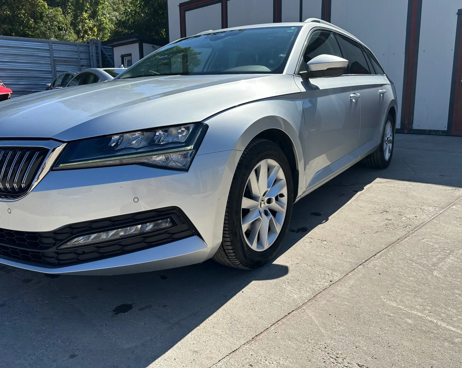 Skoda Superb 2.0 TDI Style, снимка 3 - Автомобили и джипове - 56156877