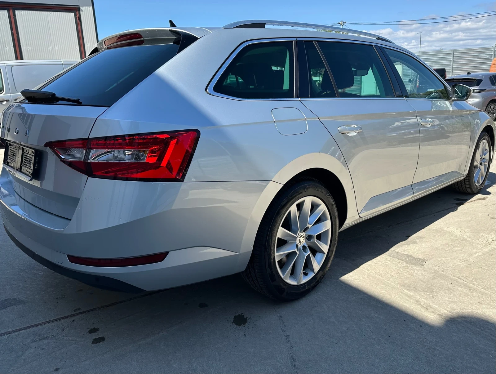 Skoda Superb 2.0 TDI Style, снимка 6 - Автомобили и джипове - 56156877