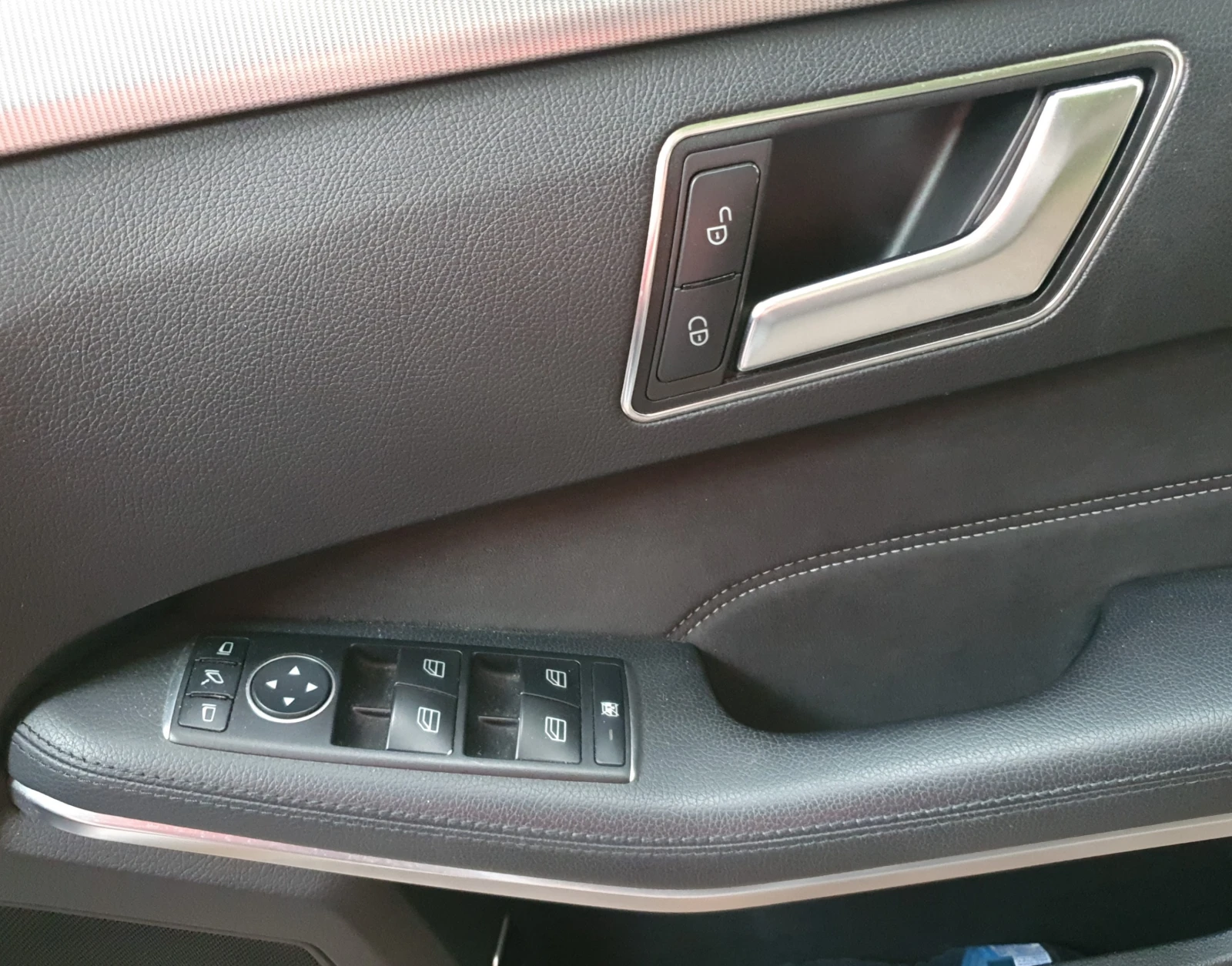 Mercedes-Benz E 220 AMG BLUETEC, снимка 11 - Автомобили и джипове - 55689046