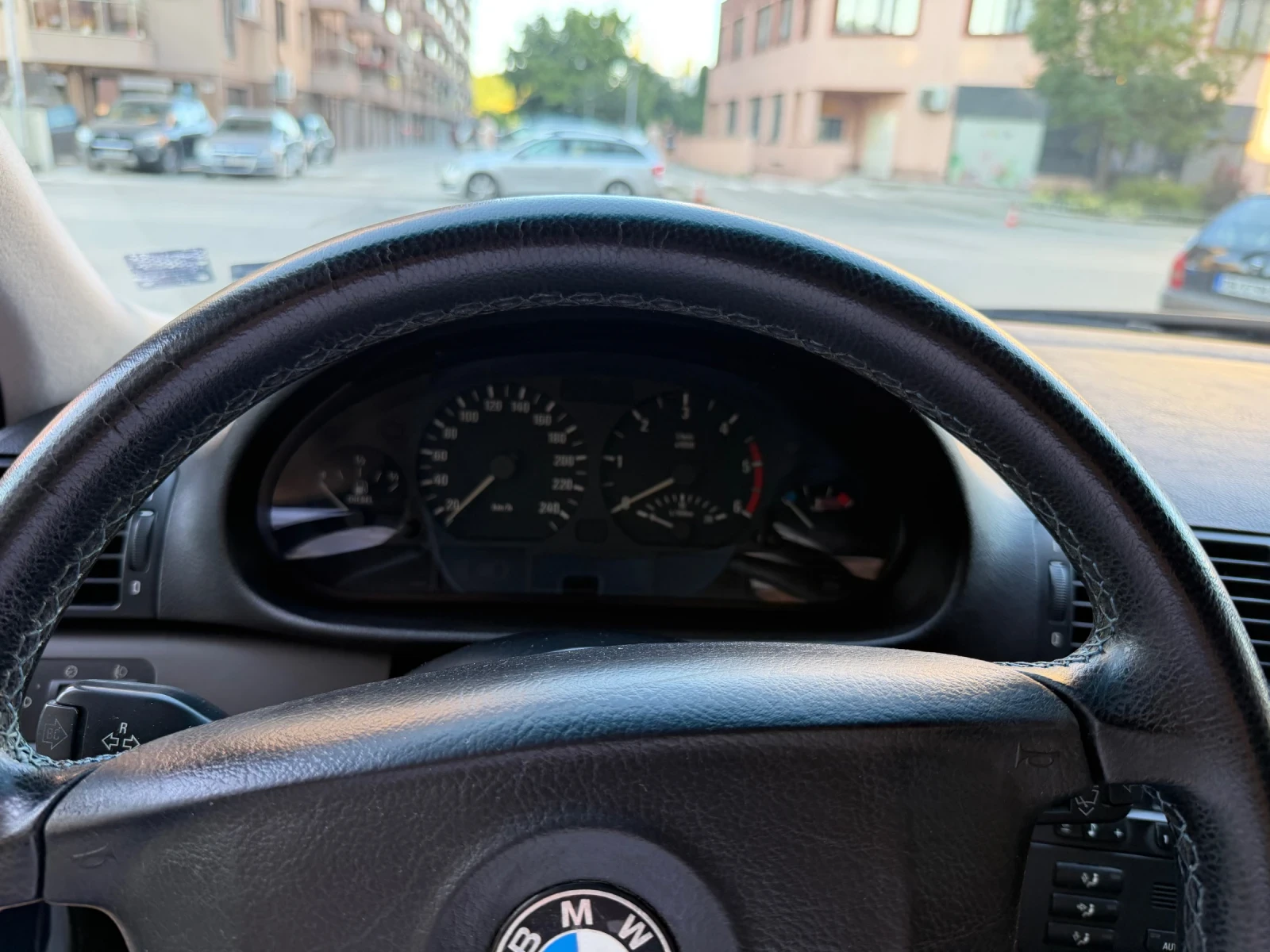 BMW 320, снимка 4 - Автомобили и джипове - 55724558