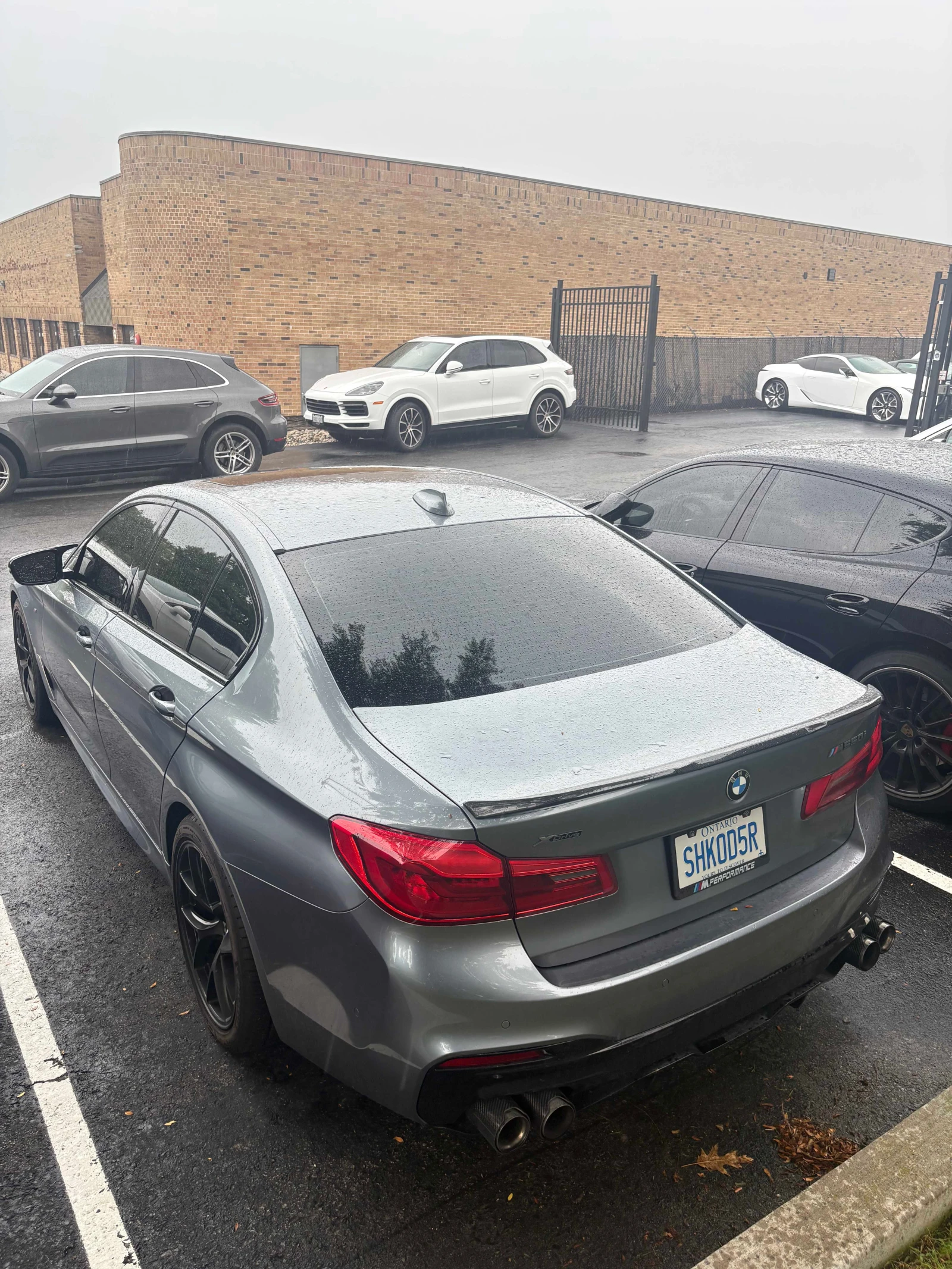 BMW 550 * M550i xDrive * АВТОКРЕДИТ БЕЗ ПЪРВОНАЧАЛНА* , снимка 2 - Автомобили и джипове - 56019718