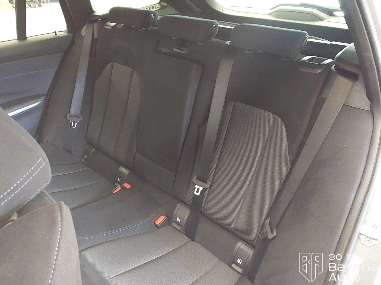BMW 330 d xDrive Touring Sportautomatic, снимка 8 - Автомобили и джипове - 56302734