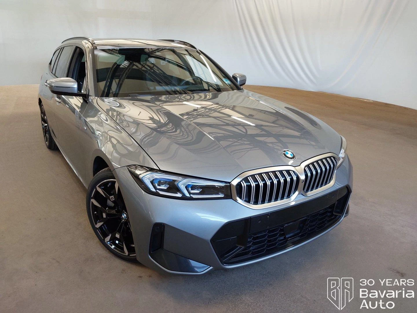 BMW 330 d xDrive Touring Sportautomatic, снимка 4 - Автомобили и джипове - 56302734