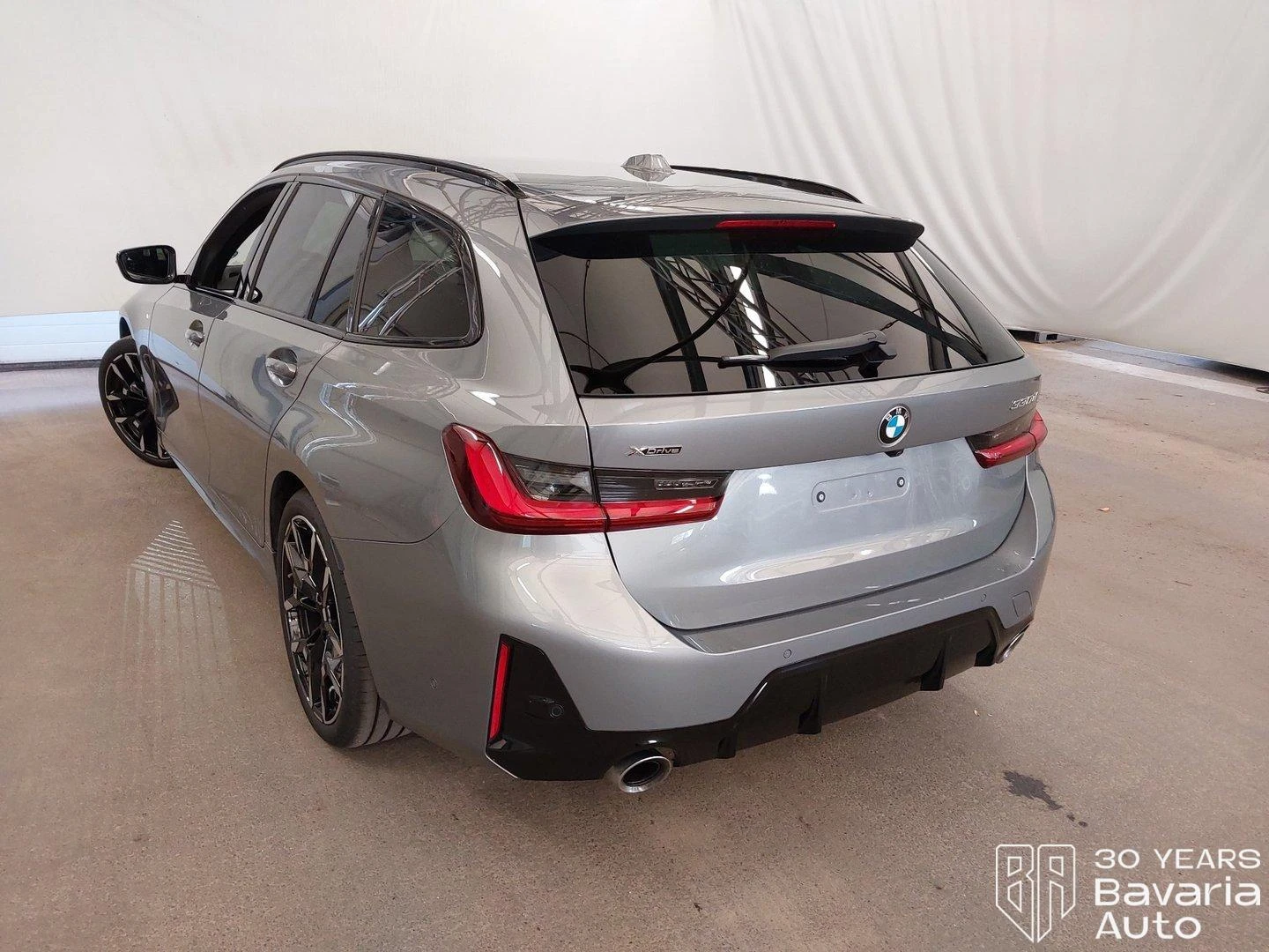BMW 330 d xDrive Touring Sportautomatic, снимка 2 - Автомобили и джипове - 56302734