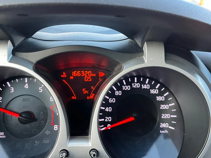 Nissan Juke 1.6i, снимка 9 - Автомобили и джипове - 49103347