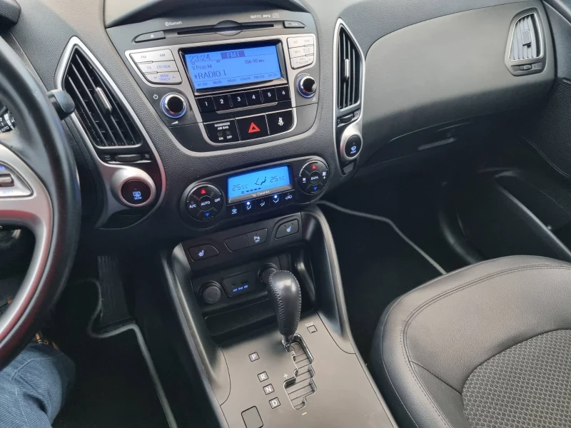 Hyundai IX35 2.0i Бензин ШВЕЙЦАРИЯ, снимка 12 - Автомобили и джипове - 52942744