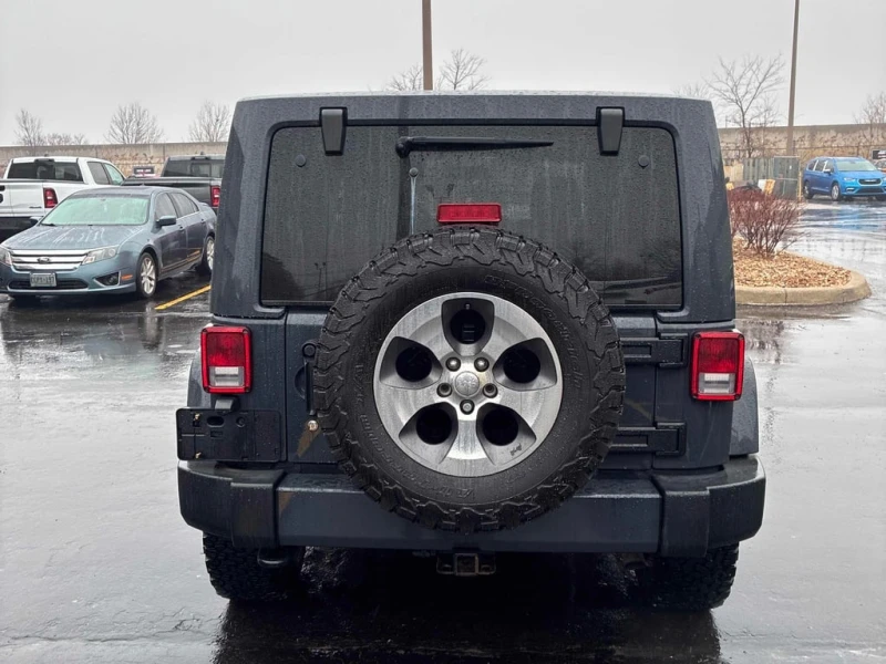 Jeep Wrangler * Sahara * CARFAX * БЕЗ ПЪРВОНАЧАЛНА ВНОСКА, снимка 4 - Автомобили и джипове - 53443779