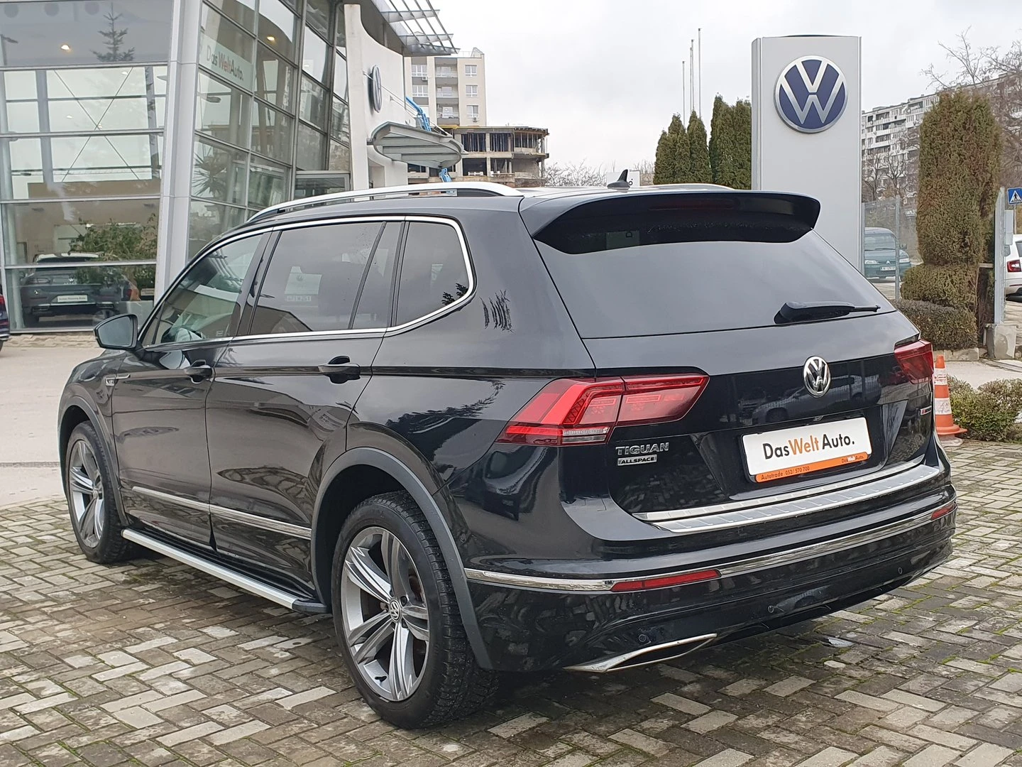 VW Tiguan LWB Highline 2.0TSI 4MOTION BMT - изображение 3