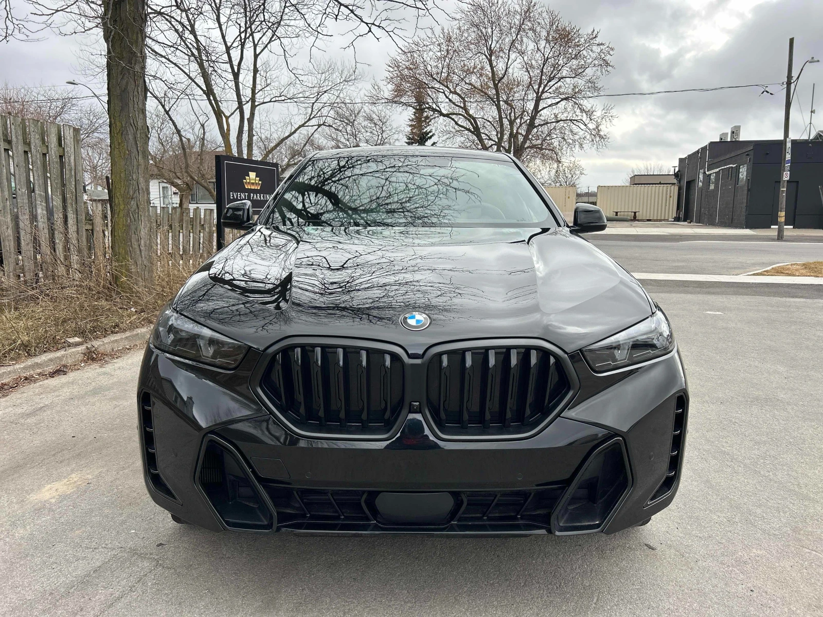 BMW X6 xDrive40i/HARMAN KARDON/HUD/360 CAM/DIS/AMBIENT, снимка 2 - Автомобили и джипове - 53842420