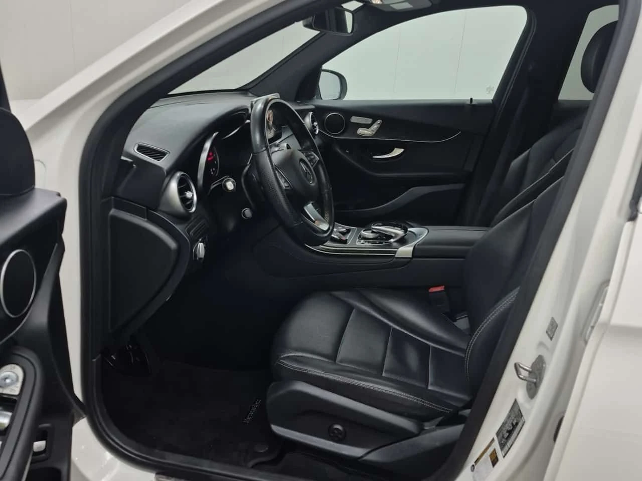 Mercedes-Benz GLC * 300 * CARFAX * ЦЕНА ДО БГ, снимка 9 - Автомобили и джипове - 54122894