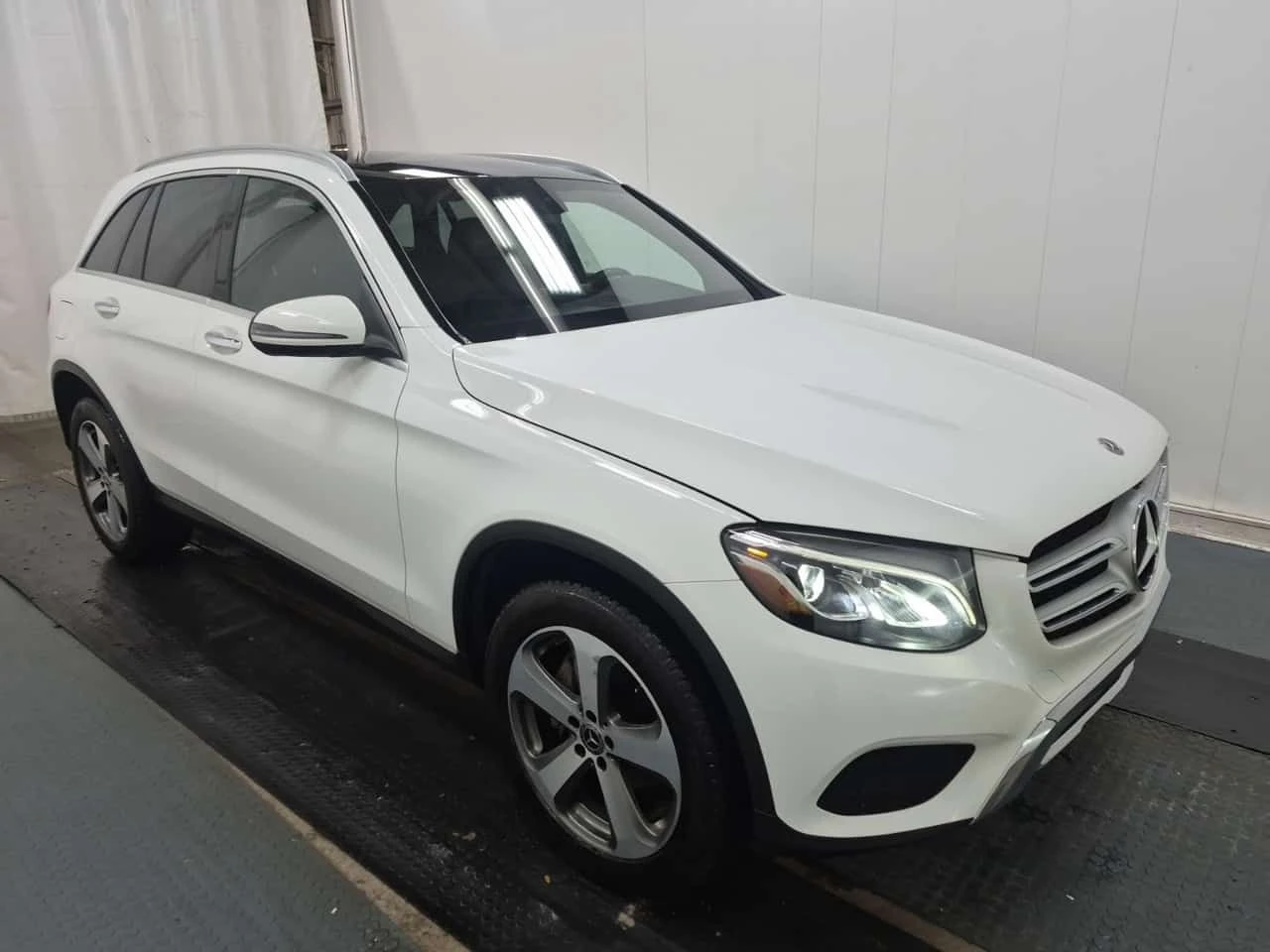 Mercedes-Benz GLC * 300 * CARFAX * ЦЕНА ДО БГ, снимка 3 - Автомобили и джипове - 54122894