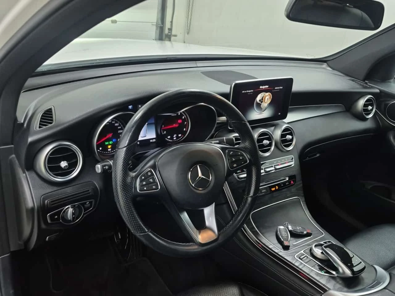 Mercedes-Benz GLC * 300 * CARFAX * ЦЕНА ДО БГ, снимка 10 - Автомобили и джипове - 54122894