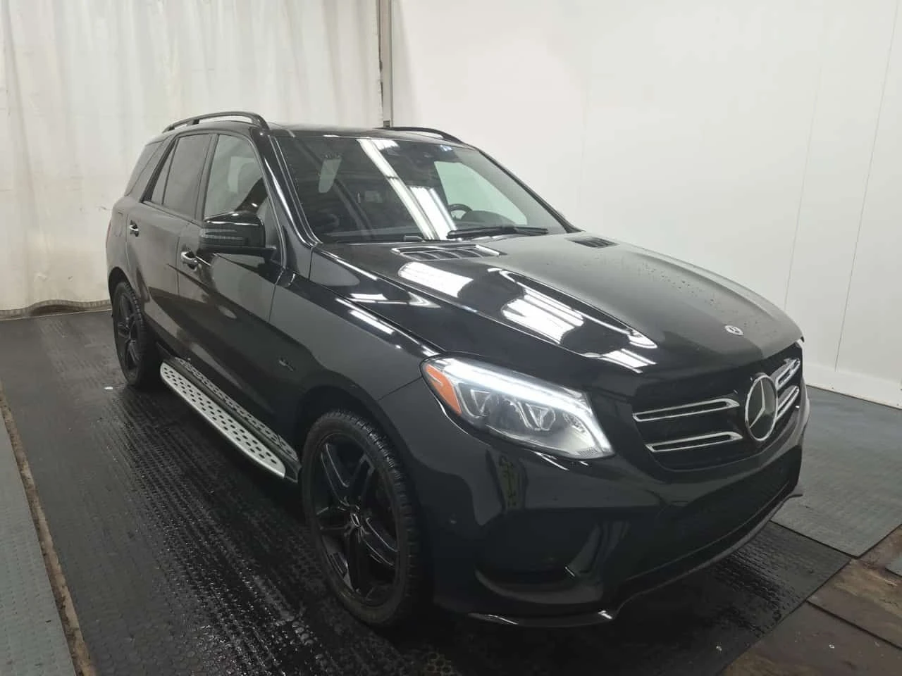 Mercedes-Benz GLE 43 AMG ДИСТРОНИК * ПОДГРЕВИ * HARMAN/KARDON * CARFAX, снимка 2 - Автомобили и джипове - 54941378