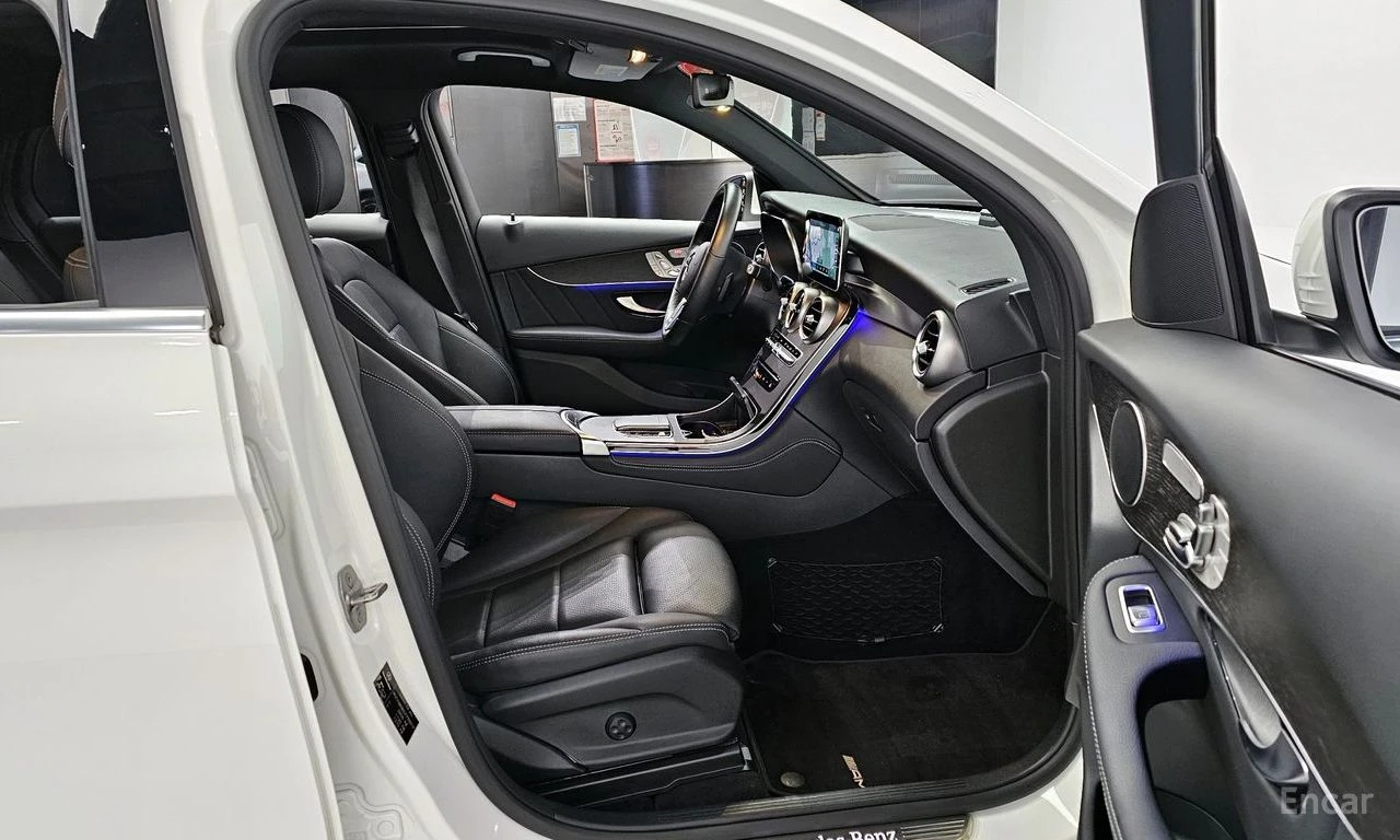 Mercedes-Benz GLC 300 COUPE* AMG* LINE* ХЕДЪП* LANE* ASSIST* 360КАМЕРА* , снимка 15 - Автомобили и джипове - 55820722