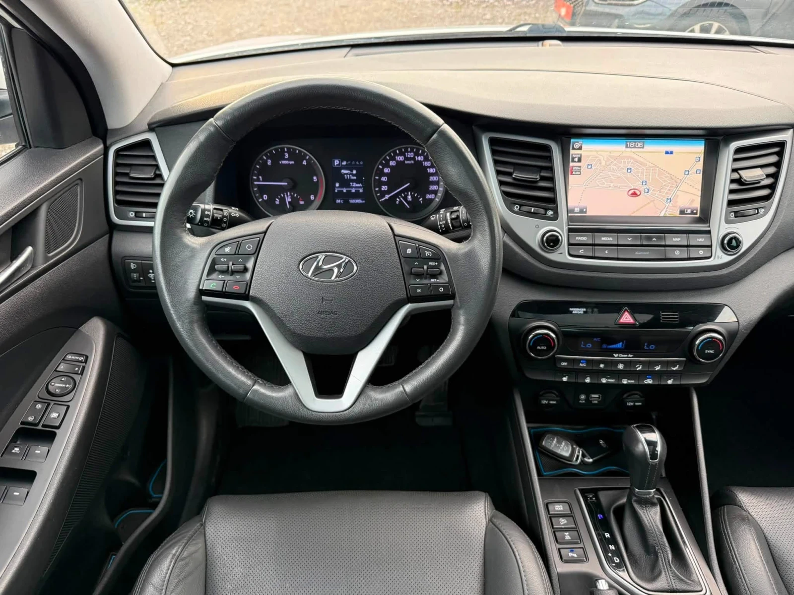 Hyundai Tucson 2.0CRDI Швейцария 4WD, снимка 13 - Автомобили и джипове - 56292998