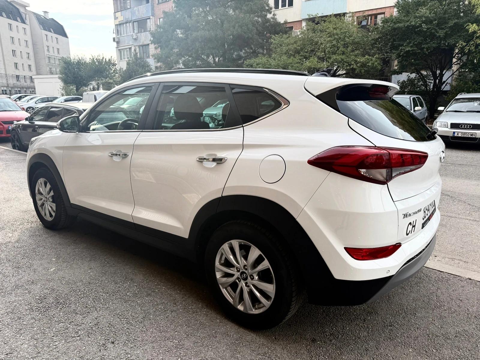 Hyundai Tucson 2.0CRDI Швейцария 4WD, снимка 4 - Автомобили и джипове - 56292998