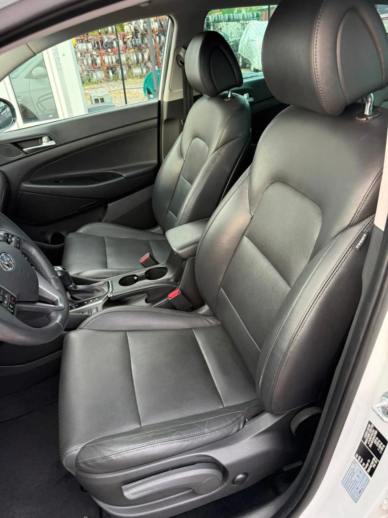Hyundai Tucson 2.0CRDI Швейцария 4WD, снимка 11 - Автомобили и джипове - 56292998