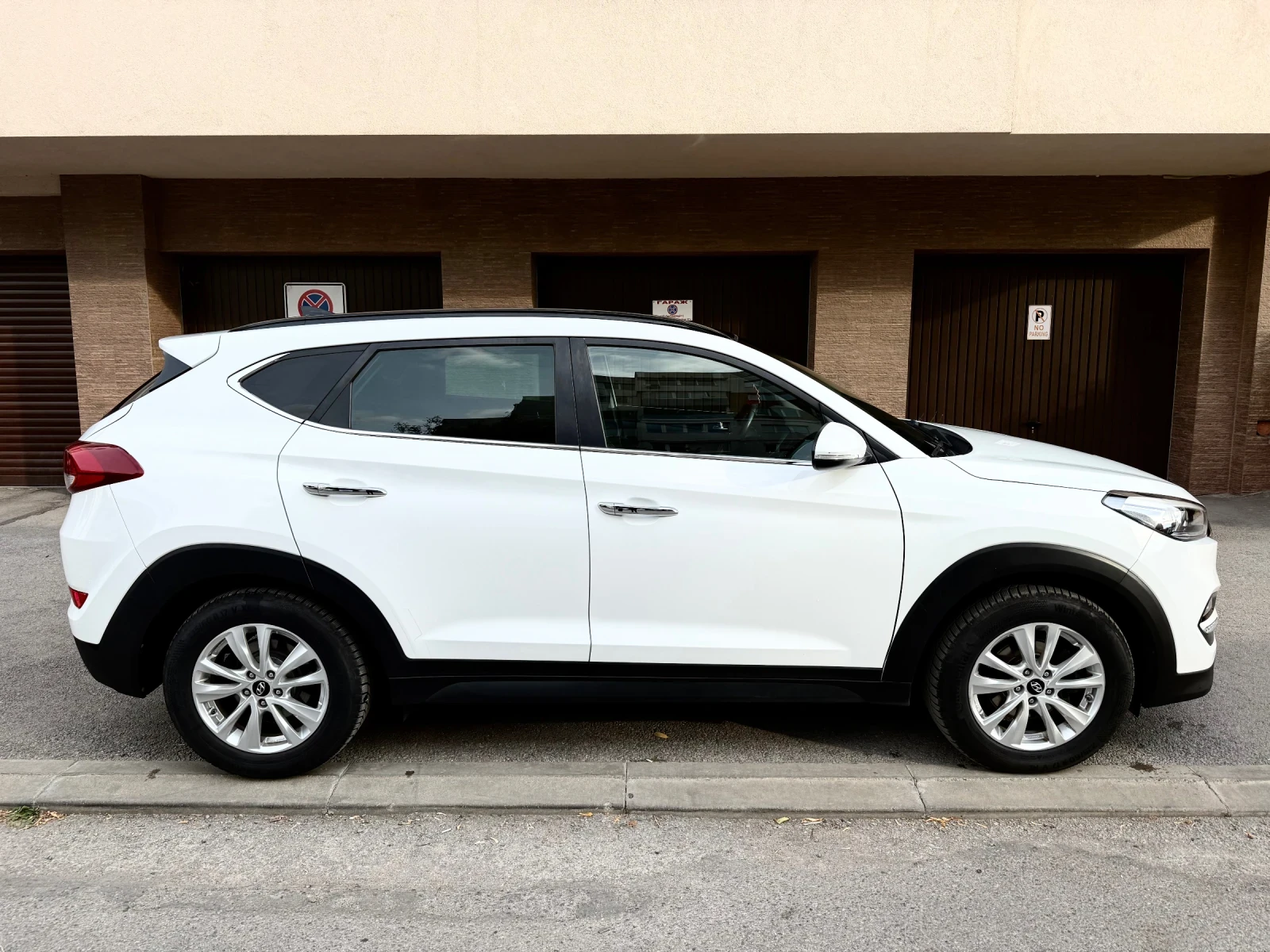 Hyundai Tucson 2.0CRDI Швейцария 4WD, снимка 8 - Автомобили и джипове - 56292998