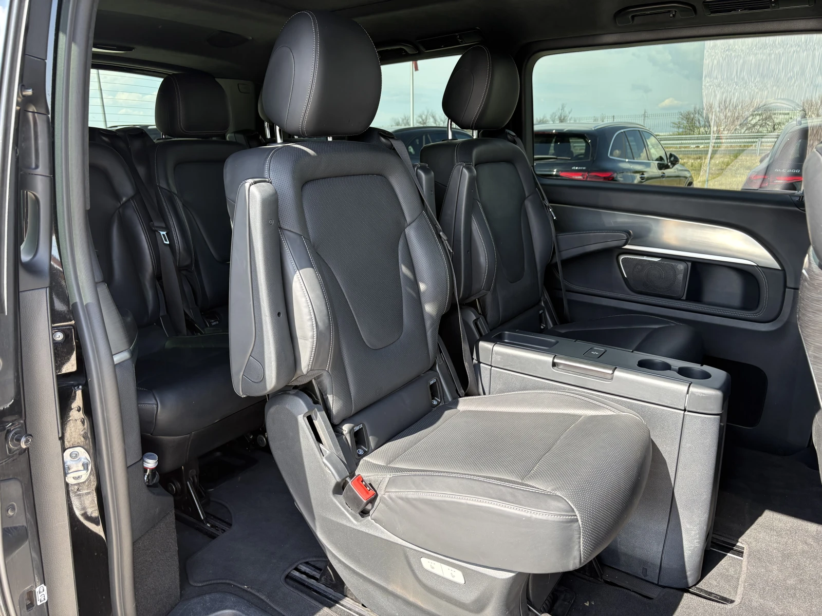 Mercedes-Benz V 300 d EXCLUSIVE 4MATIC, снимка 14 - Бусове и автобуси - 56093743