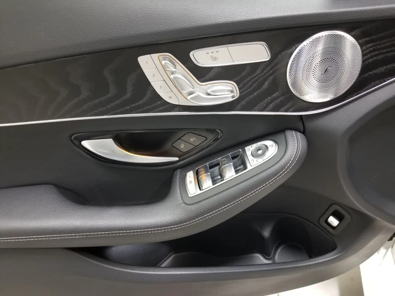 Mercedes-Benz C 300 4MATIC * АвтоКредит* (ЦЕНА ДО БГ), снимка 17 - Автомобили и джипове - 53448445