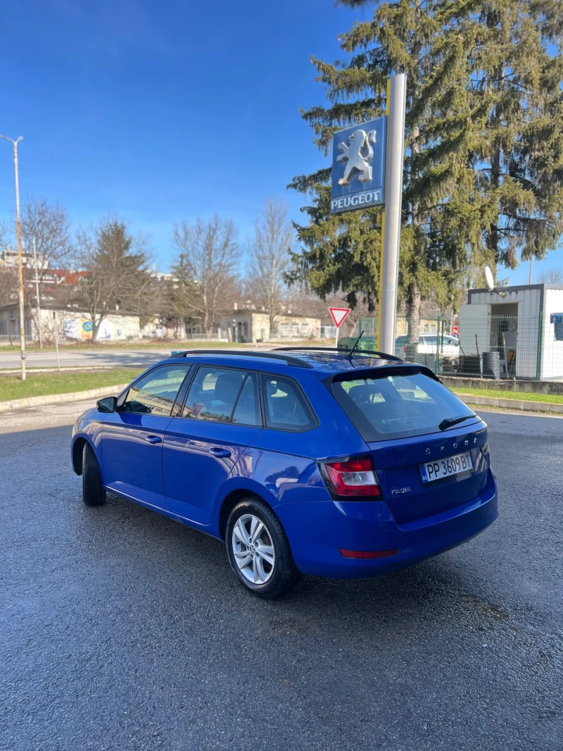 Skoda Fabia Facelift/Carplay/MPI, снимка 4 - Автомобили и джипове - 53477725