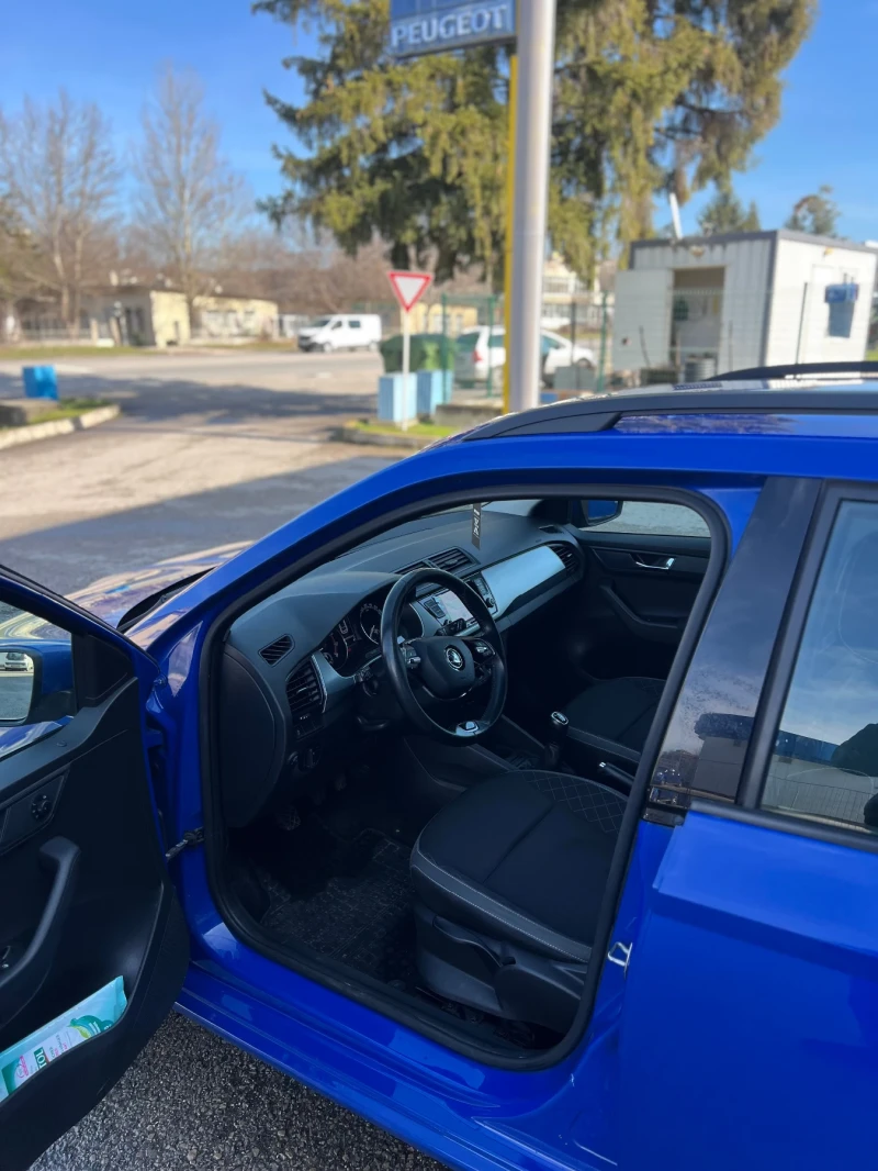 Skoda Fabia Facelift/Carplay/MPI, снимка 5 - Автомобили и джипове - 53477725