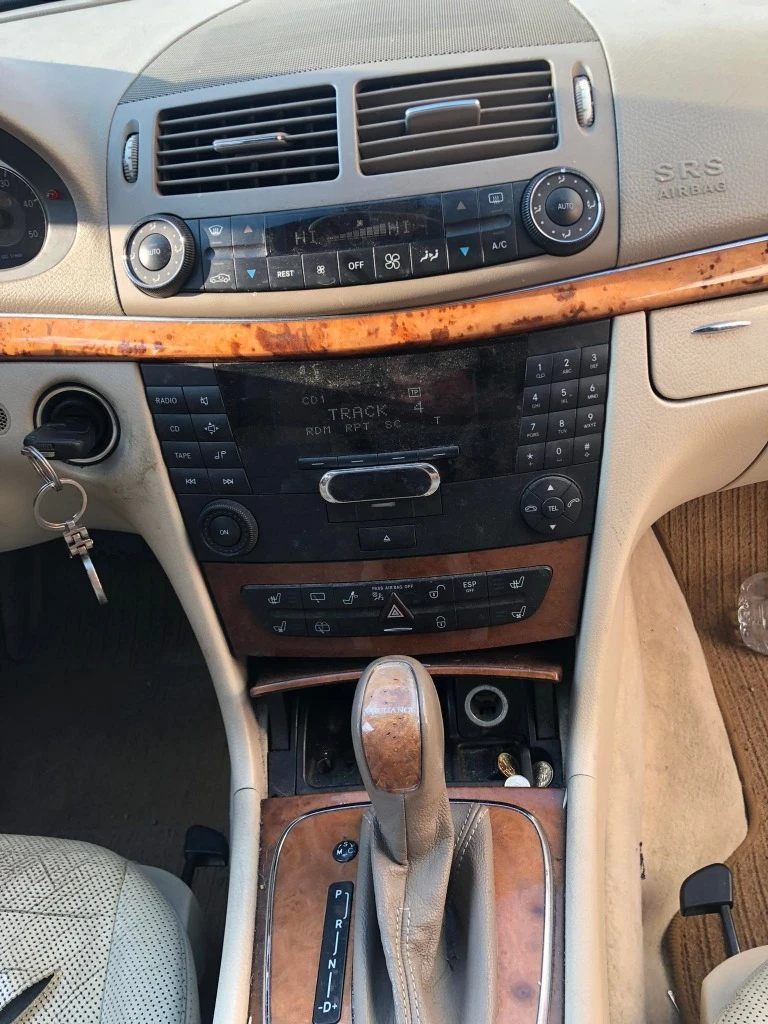 Mercedes-Benz E 320, снимка 8 - Автомобили и джипове - 49026103