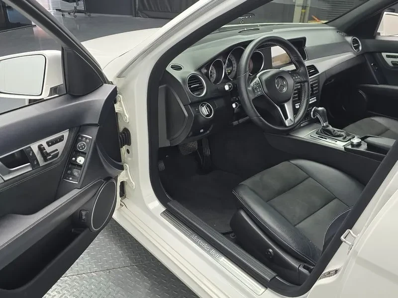 Mercedes-Benz C 220 2.2, снимка 11 - Автомобили и джипове - 54278138