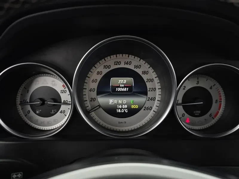 Mercedes-Benz C 220 2.2, снимка 8 - Автомобили и джипове - 54278138