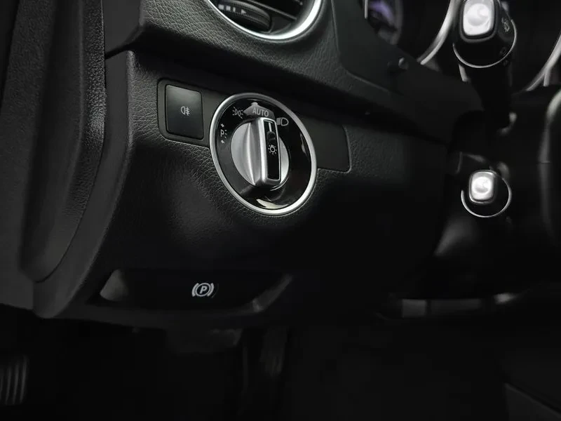 Mercedes-Benz C 220 2.2, снимка 14 - Автомобили и джипове - 54278138