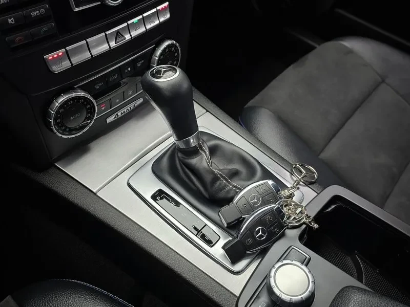 Mercedes-Benz C 220 2.2, снимка 9 - Автомобили и джипове - 54278138