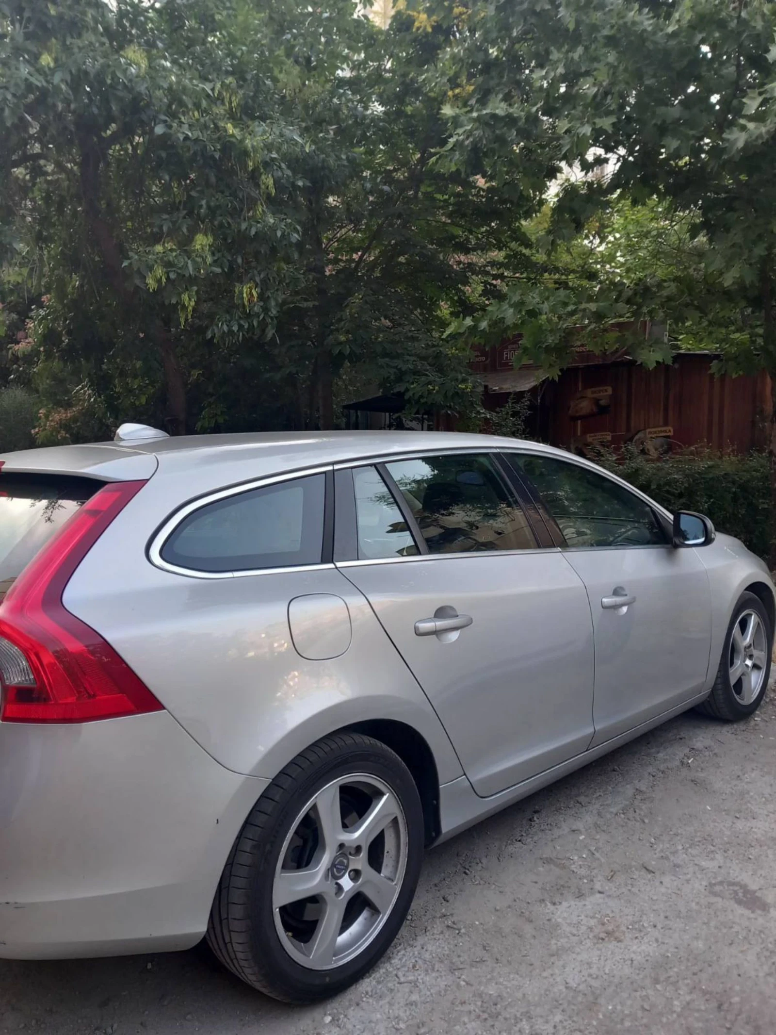 Volvo V60 2.0 D.  Т5  .163к.с - изображение 5