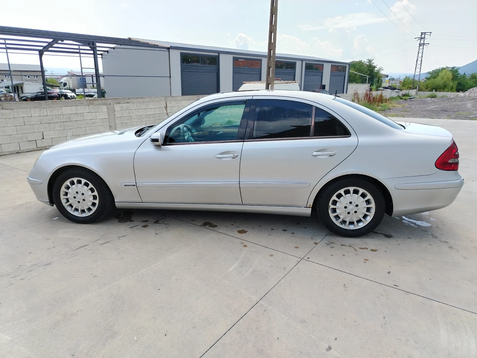 Mercedes-Benz E 270  - изображение 7