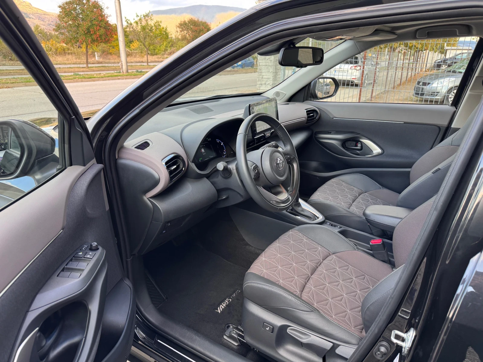 Toyota Yaris Cross Executive 1.5i Hybrid * 17хил.км* ГАРАНЦИЯ*  - изображение 9