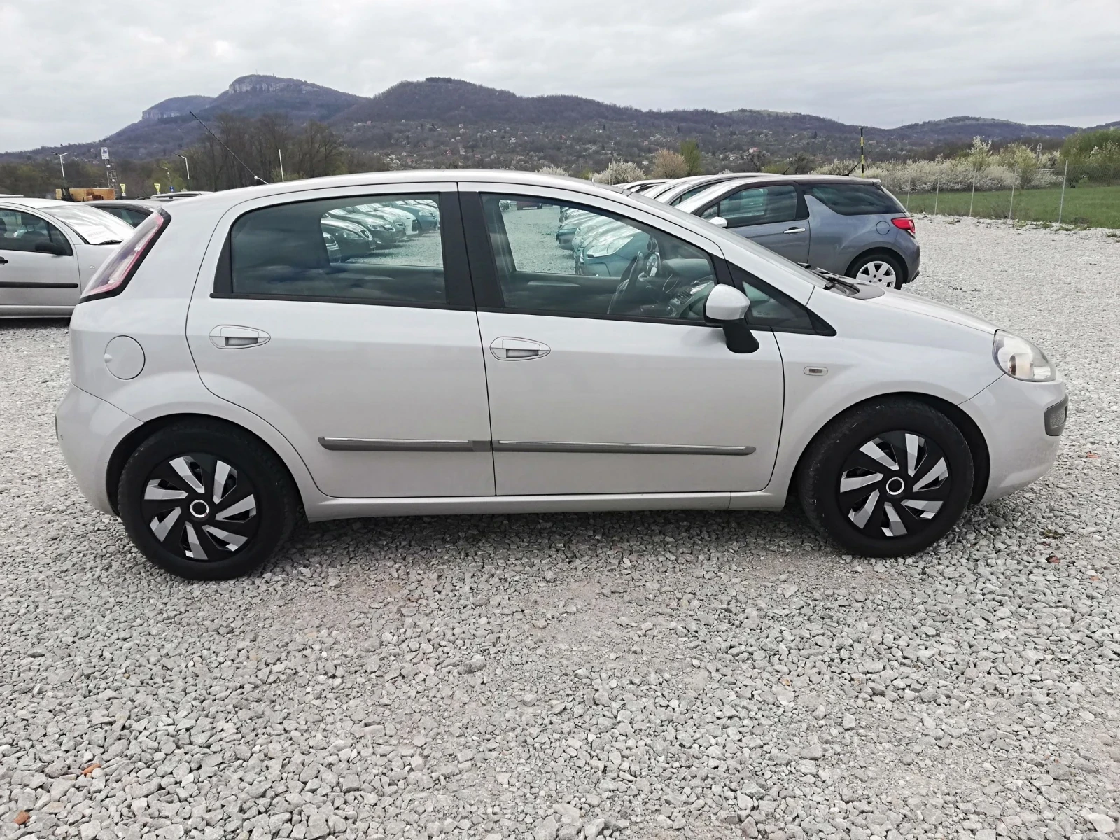 Fiat Punto EVO 1.3 MJ KLI 95 ks, снимка 7 - Автомобили и джипове - 54120775