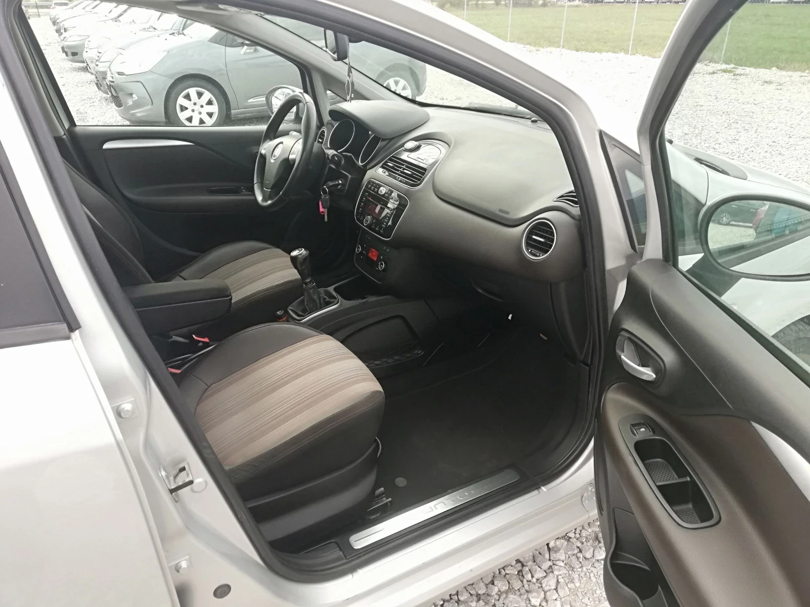 Fiat Punto EVO 1.3 MJ KLI 95 ks, снимка 13 - Автомобили и джипове - 54120775