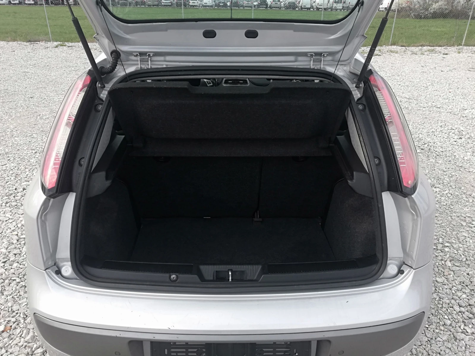 Fiat Punto EVO 1.3 MJ KLI 95 ks, снимка 11 - Автомобили и джипове - 54120775