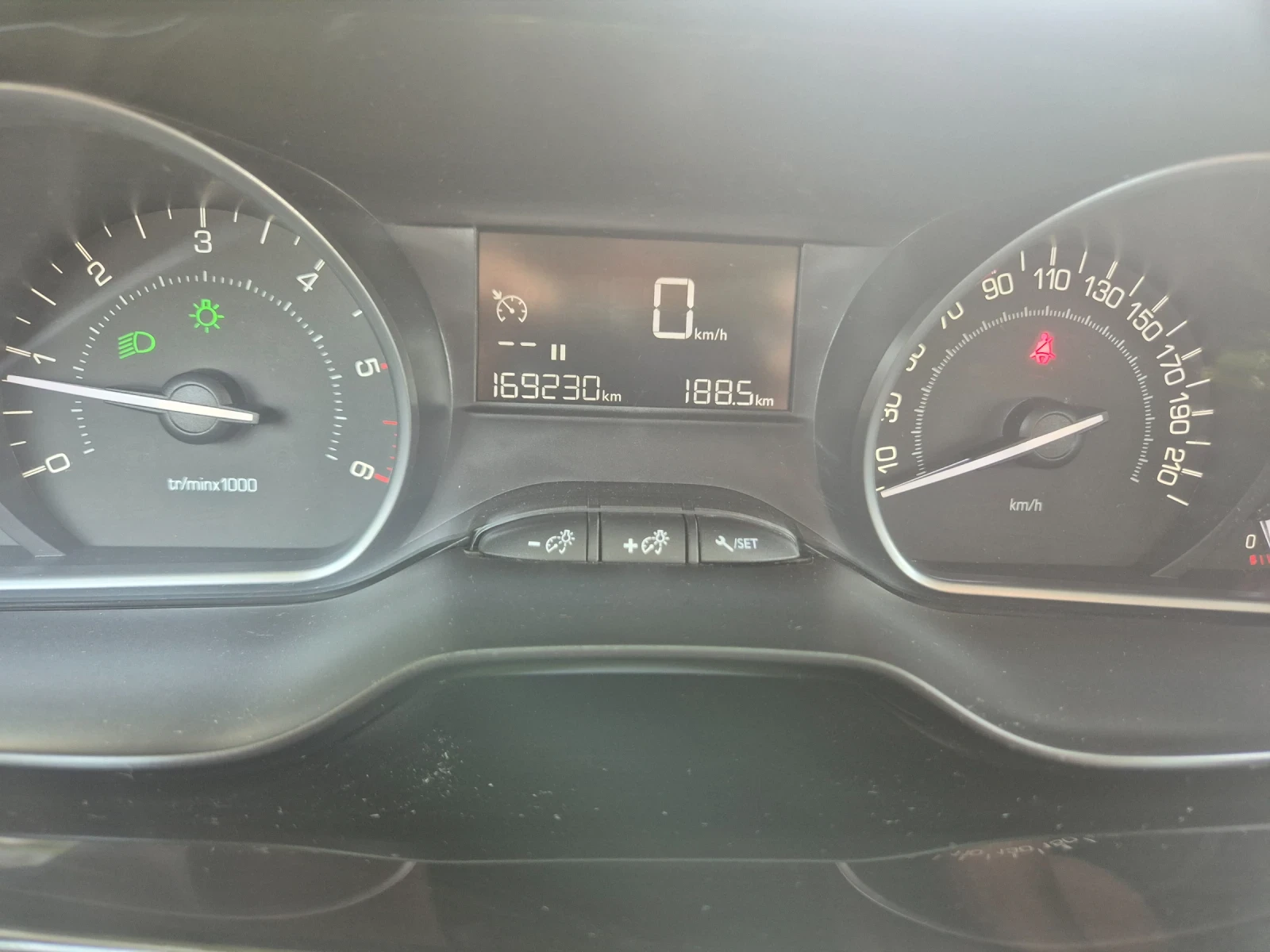 Peugeot 208 1, 6HDI, EURO 6B, снимка 14 - Автомобили и джипове - 54509791