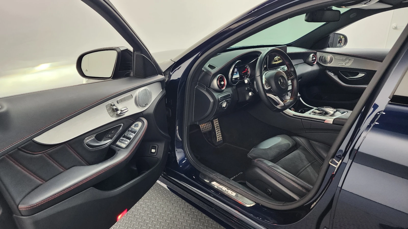 Mercedes-Benz C 43 AMG HEAD-UP* BURMASTER* KEYLESS GO* DYNAMICA* ВЪЗДУХ* , снимка 9 - Автомобили и джипове - 54701776