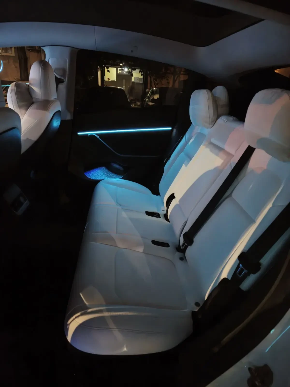 Tesla Model Y Long Range Dual Motor, снимка 16 - Автомобили и джипове - 55327897