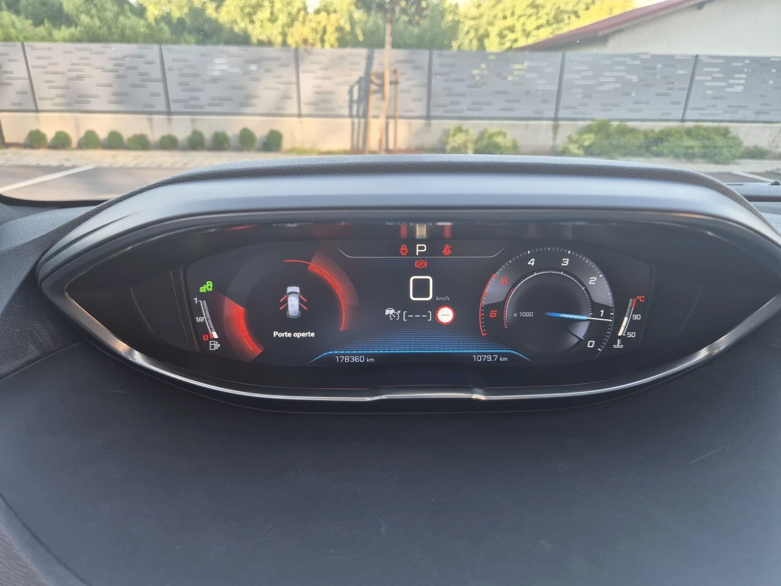 Peugeot 3008 2.0 Blue-HDI GT LINE 8 СКОРОСТИ  360 камери  Панор, снимка 9 - Автомобили и джипове - 55468063