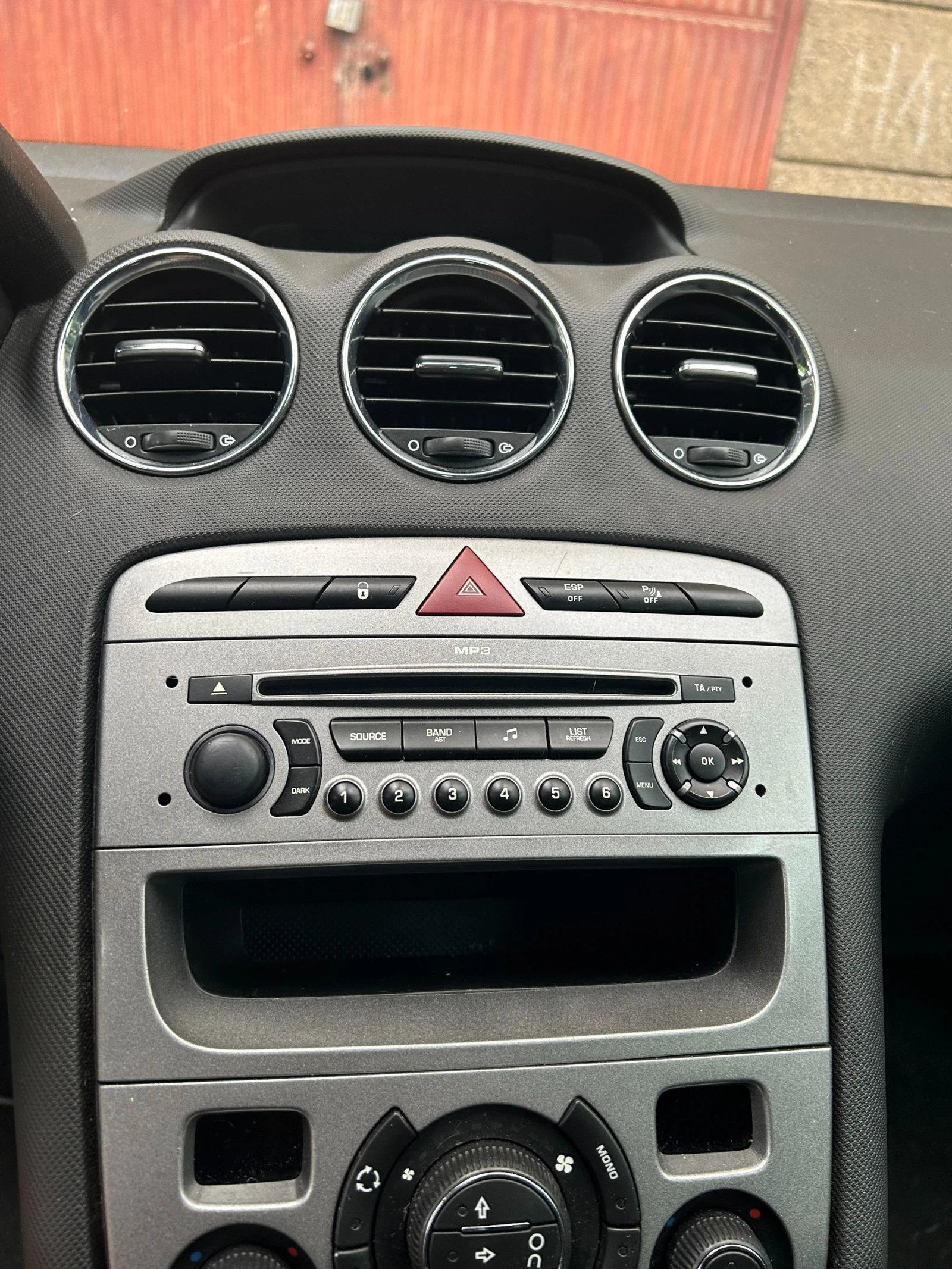 Peugeot 308 1.6 HDI, снимка 4 - Автомобили и джипове - 56201059