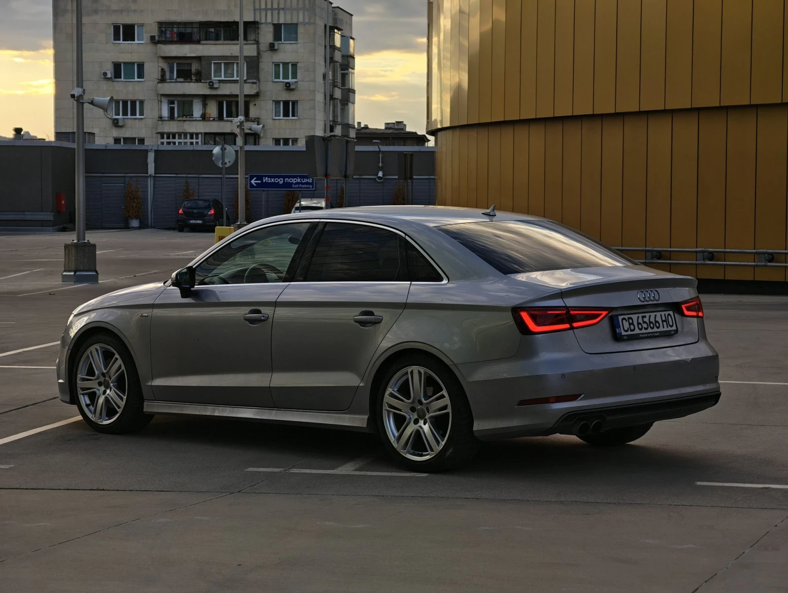 Audi A3 2.0 TDI S-LINE, снимка 2 - Автомобили и джипове - 56246715