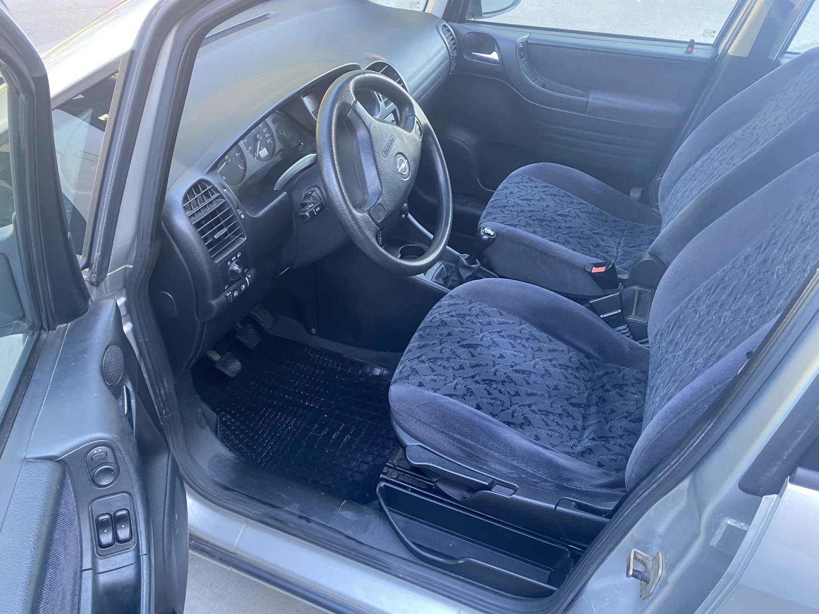 Opel Zafira 1.6, снимка 5 - Автомобили и джипове - 56505584