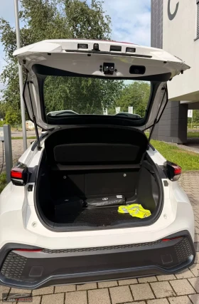 Обява за продажба на Toyota C-HR 1.8HEV/140HP/FLOW/CARPLAY/DIGITAL/LED/L.ASS/895f ~57 699 лв. - изображение 3 | Auto.bg Обява за продажба на Toyota C-HR 1.8HEV/140HP/FLOW/CARPLAY/DIGITAL/LED/L.ASS/895f ~57 699 лв. - изображение 3