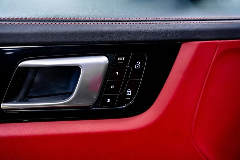 Porsche Cayenne S E Hybrid  CARFAX, снимка 17 - Автомобили и джипове - 53455242