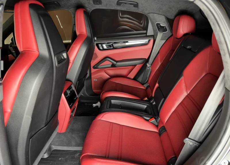 Porsche Cayenne Turbo GT Гаранция до 04.2027 , снимка 14 - Автомобили и джипове - 53536695